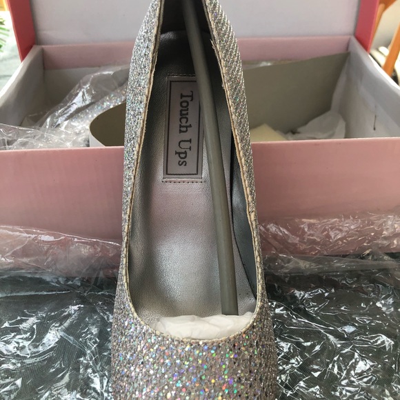 Touch ups Benjamin Walk silver 3 3/4 inch heels - Picture 6 of 8